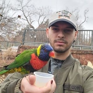 Meet your Posher, Adrián